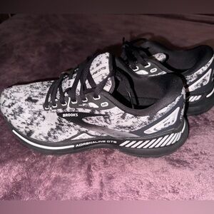 Brooks Adrenaline GTS 23 size 9